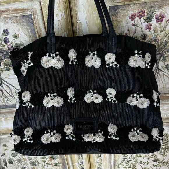 **ULTRA RARE** AUTH VALENTINO BEADED FLOWER BAG - Picture 3 of 16